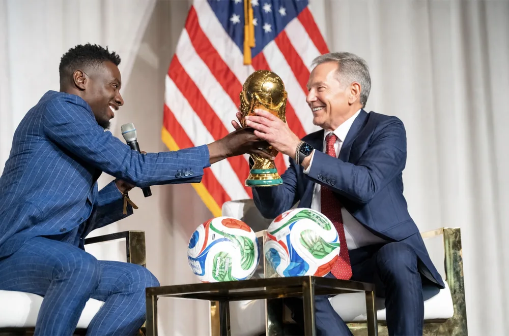 Blaise Matuidi avec le trophée de la Coupe du monde